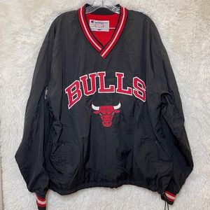 Chicago Bulls V-Neck Windbreaker